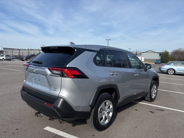 Used 2022 Toyota RAV4 LE image 4
