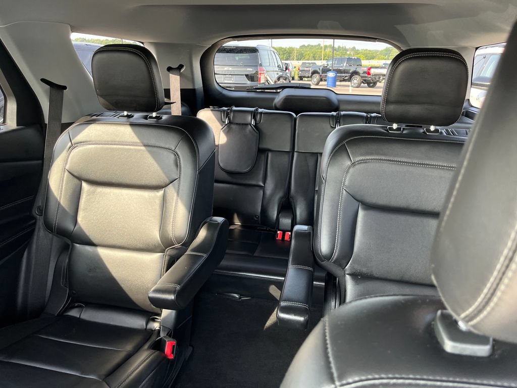Used 2022 Ford Explorer XLT w/ Equipment Group 202A AWD/4WD image 13
