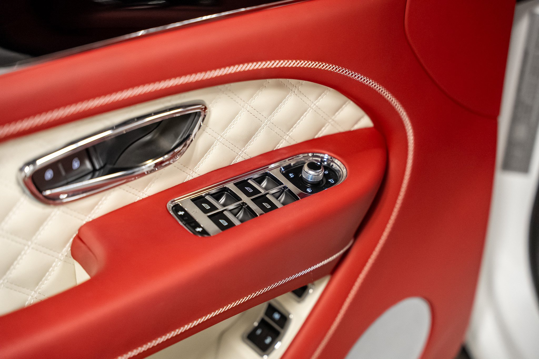 Used 2022 Bentley Bentayga image 56