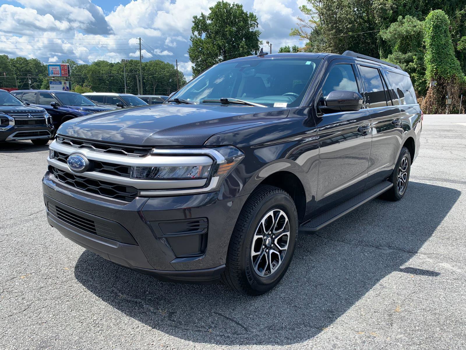 Used 2024 Ford Expedition Max XLT image 7
