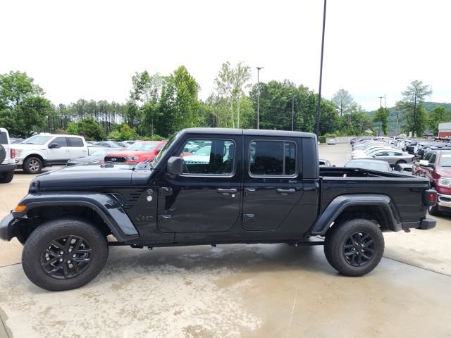Used 2022 Jeep Gladiator Sport AWD/4WD image 5
