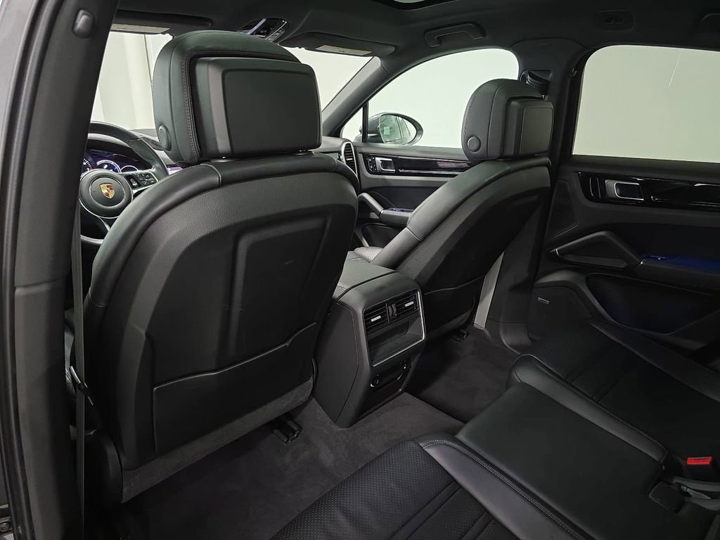 Certified 2021 Porsche Cayenne Coupe AWD/4WD image 28