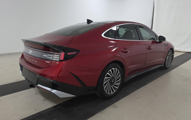 Used 2025 Hyundai Sonata Limited FWD image 3