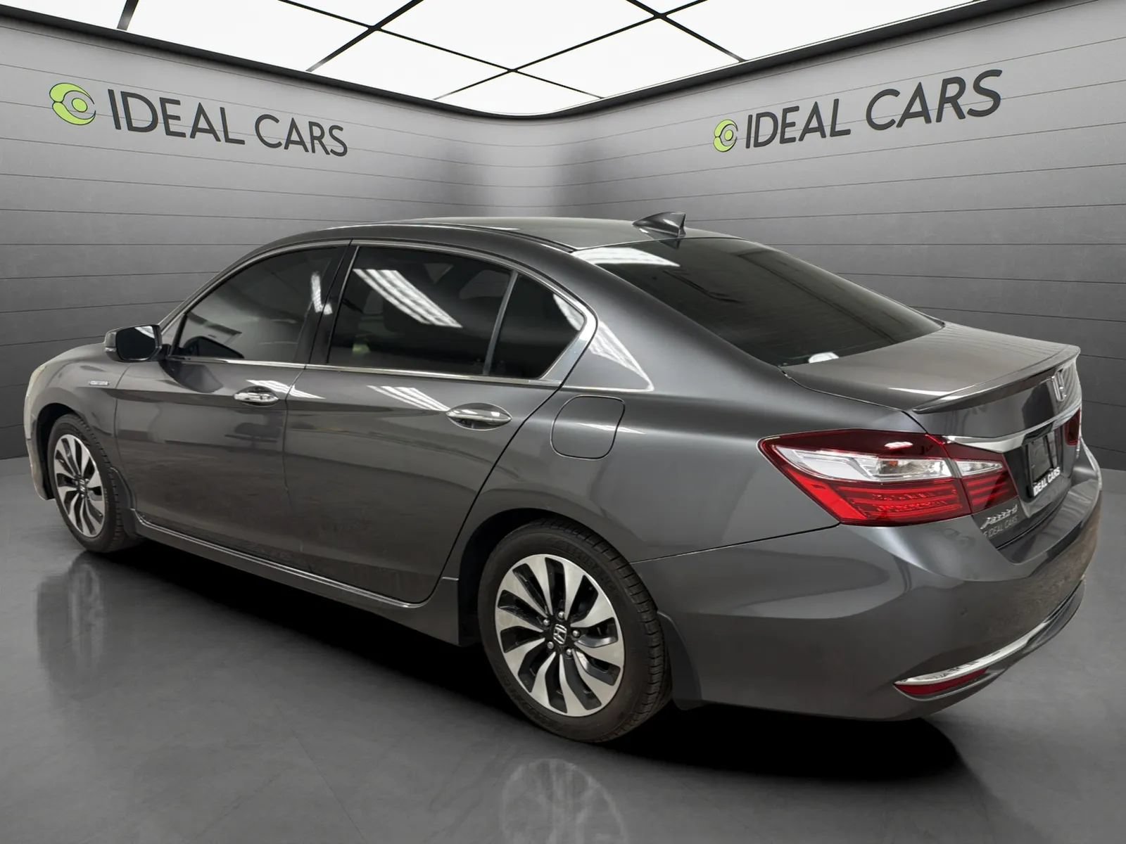 Used 2017 Honda Accord Touring image 3
