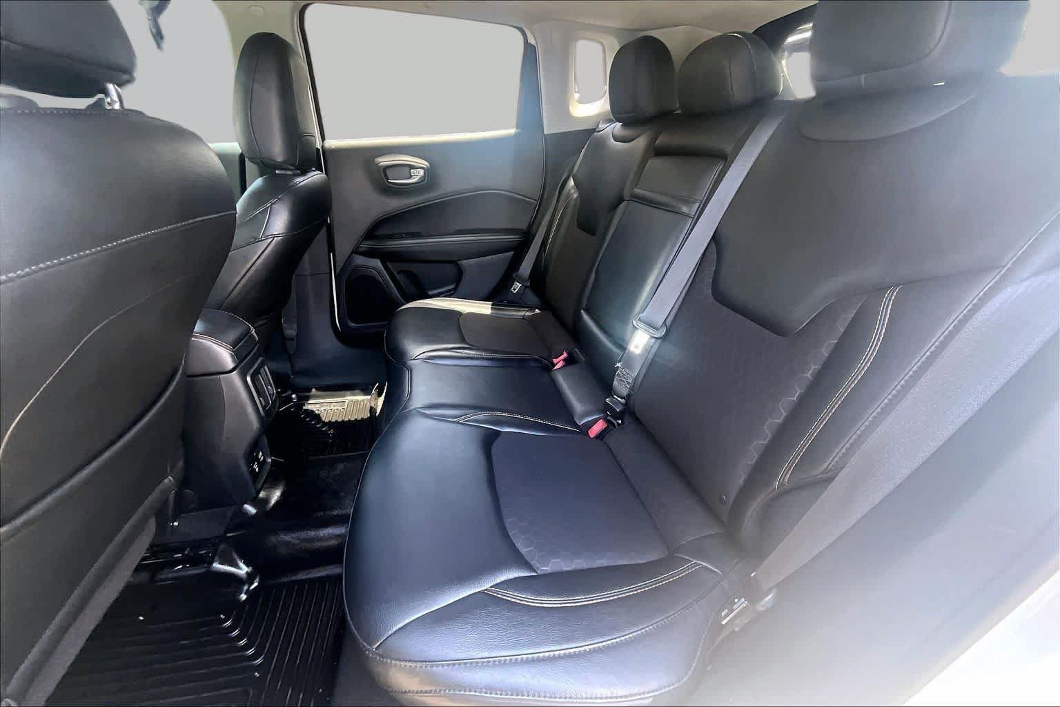 Used 2018 Jeep Compass Latitude w/ Popular Equipment Group FWD image 21