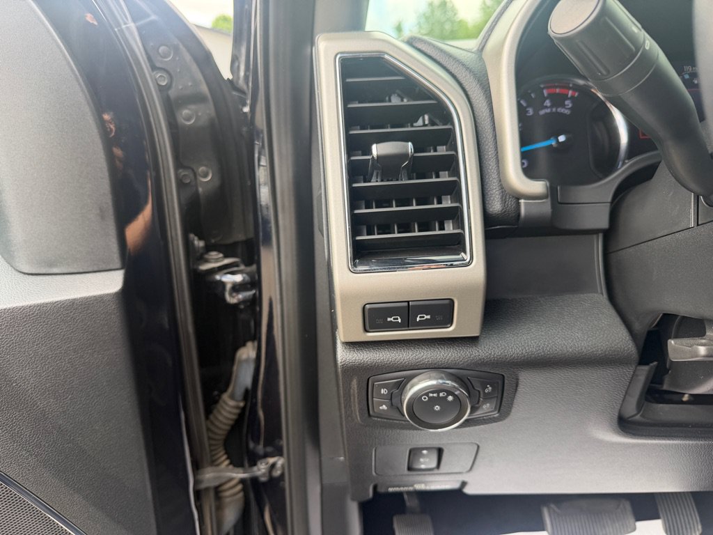 Used 2021 Ford F250 Lariat w/ Lariat Value Package AWD/4WD image 17