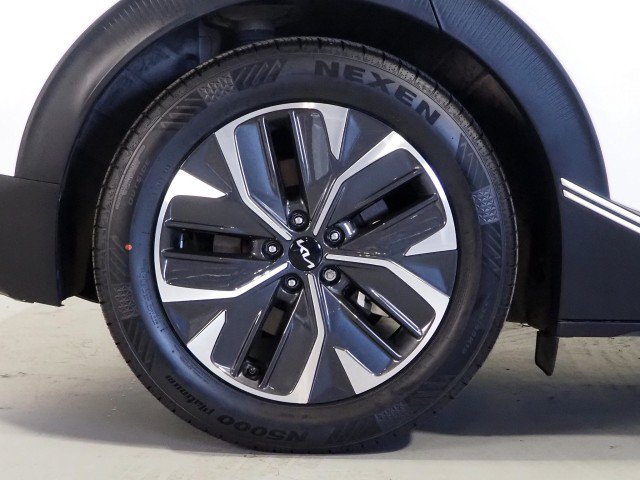 Used 2024 Kia EV6 Light Long Range RWD image 46