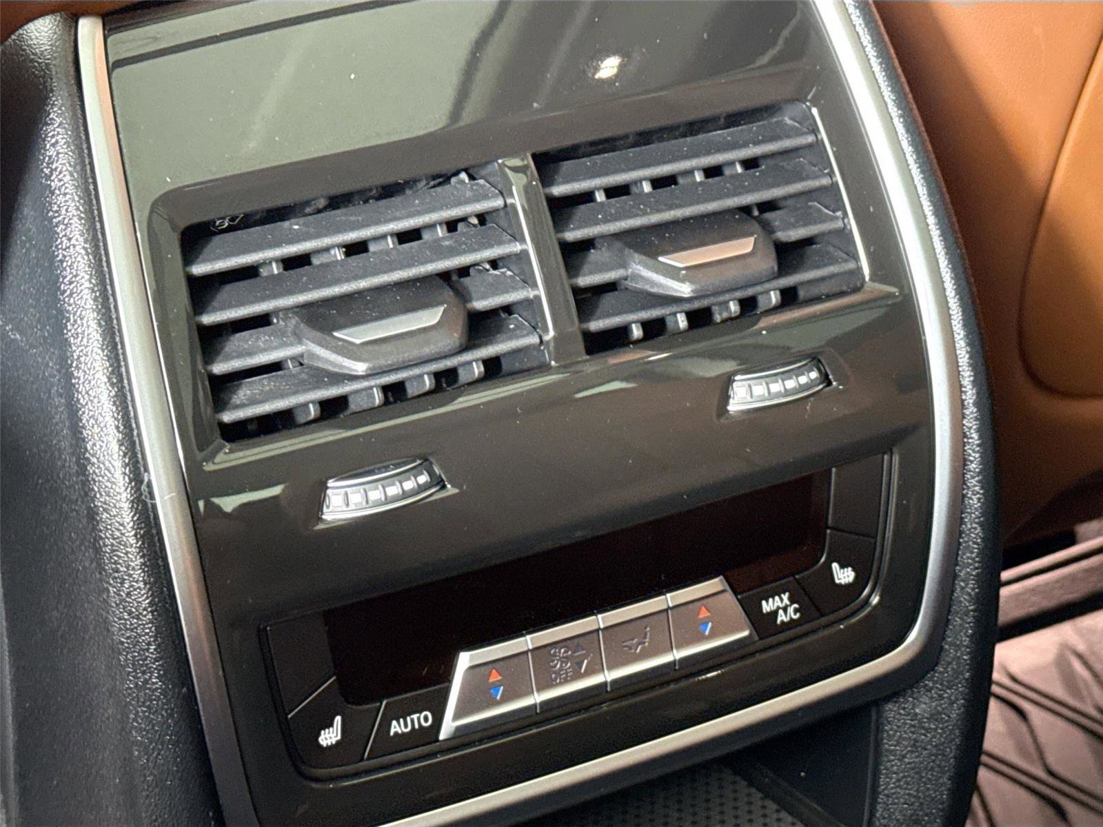 Used 2023 BMW X7 xDrive40i w/ Premium Package image 40