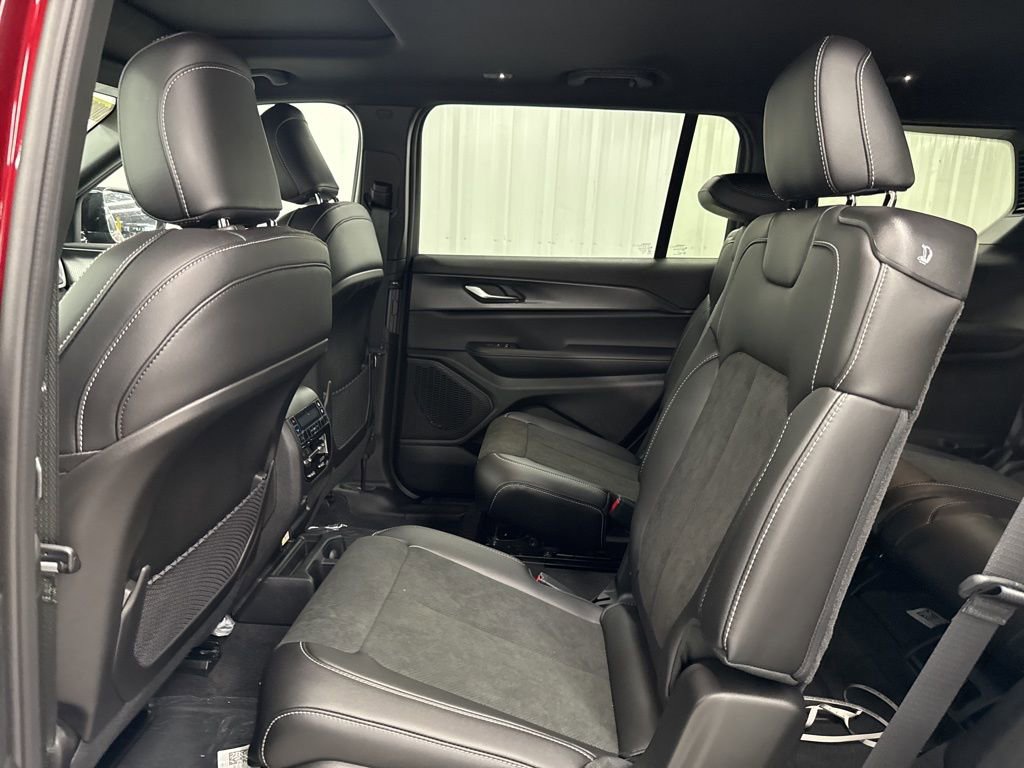 New 2025 Jeep Grand Cherokee L Altitude image 10