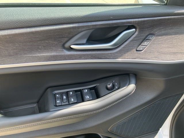 Certified 2023 Jeep Grand Cherokee Limited w/ Luxury Tech Group II AWD/4WD image 10