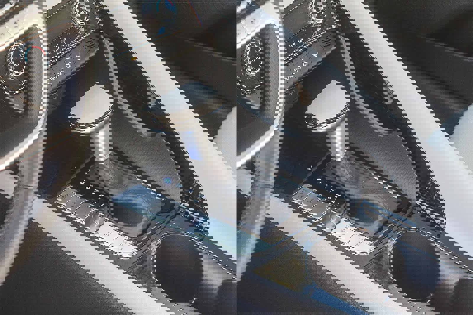 Certified 2025 Hyundai Elantra Limited image 26