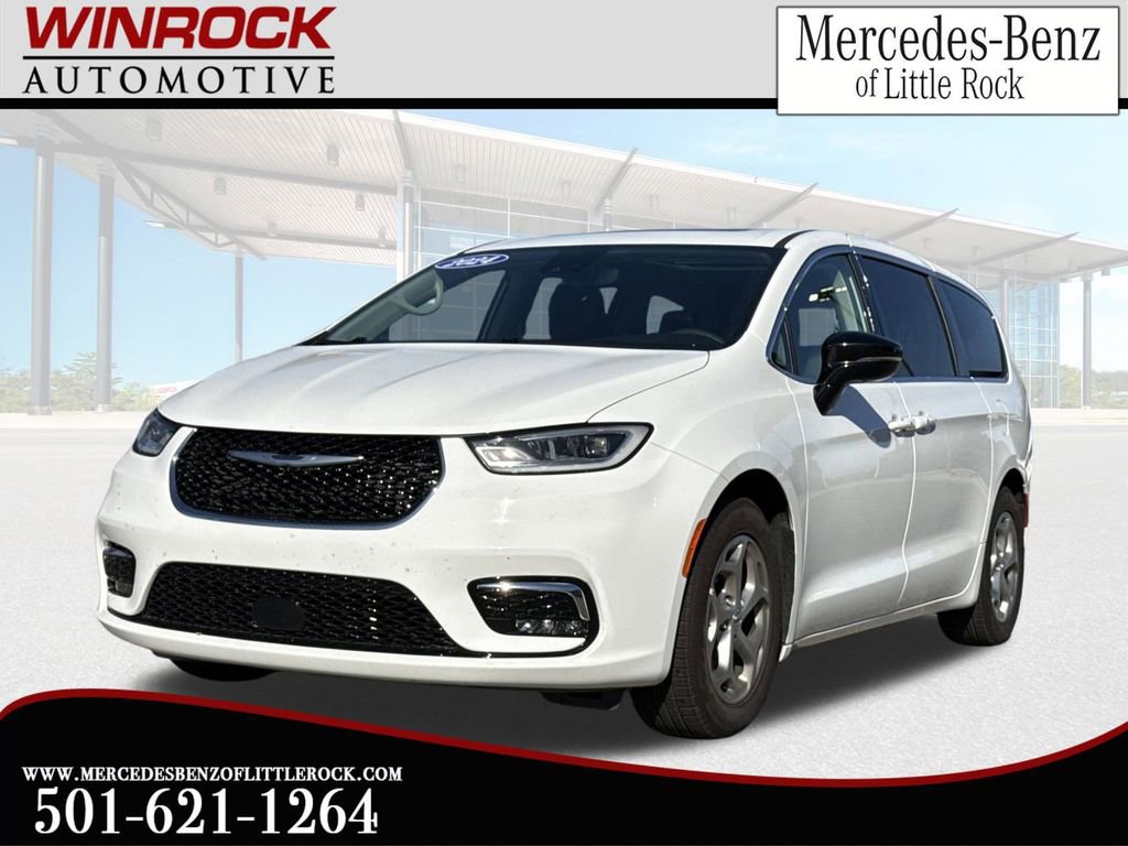 Used 2024 Chrysler Pacifica Limited image 1