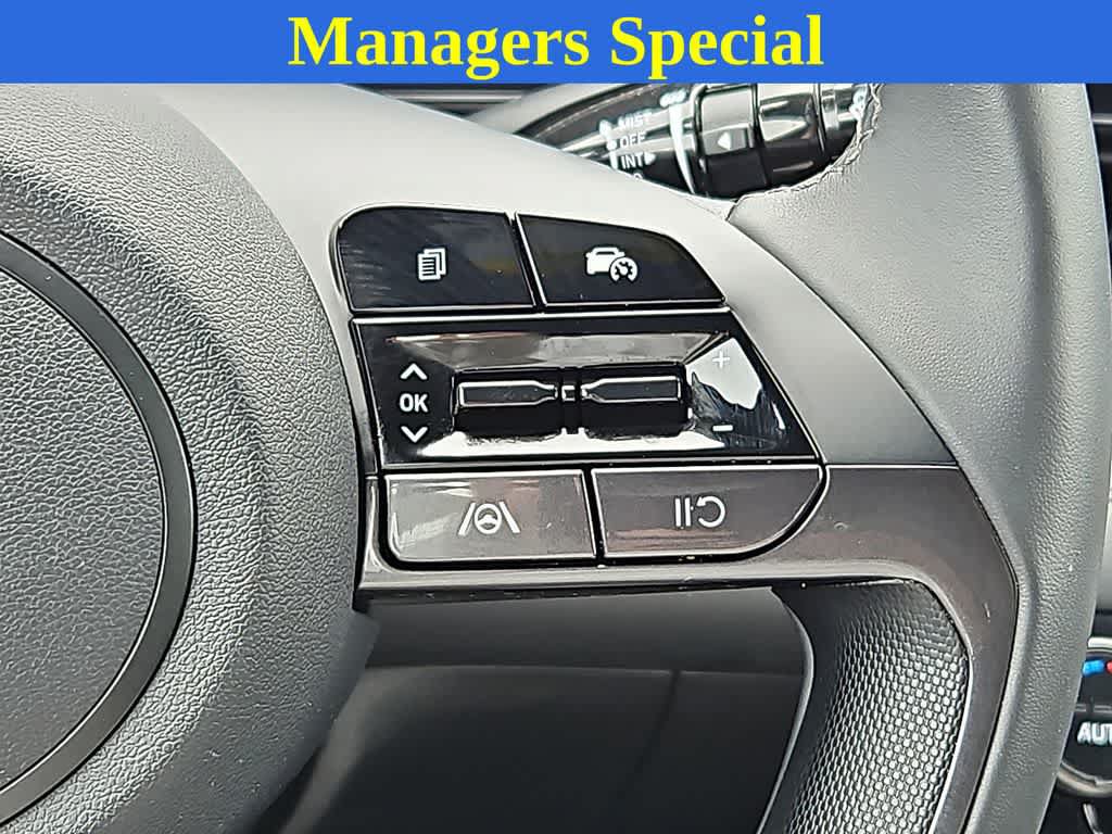 Certified 2025 Hyundai Elantra SEL FWD image 21