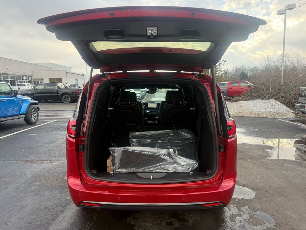 New 2026 Chrysler Pacifica Limited w/ S Appearance Package image 45