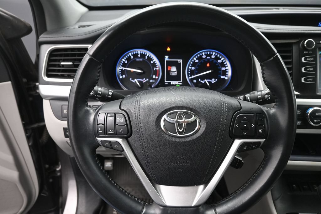 Used 2017 Toyota Highlander XLE AWD/4WD image 6