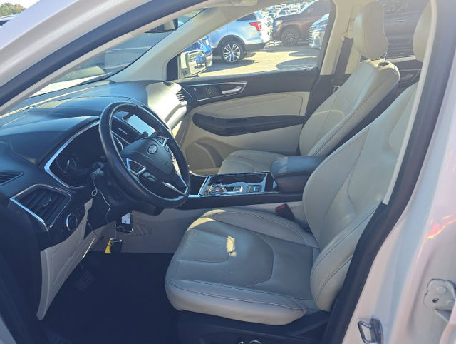 Used 2019 Ford Edge Titanium w/ Equipment Group 301A FWD image 6