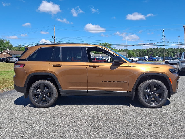 New 2026 Jeep Grand Cherokee Limited w/ Limited Altitude Package AWD/4WD image 5