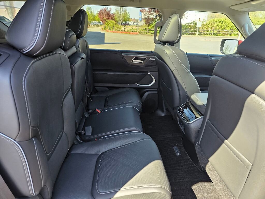 New 2025 INFINITI QX80 Luxe image 15