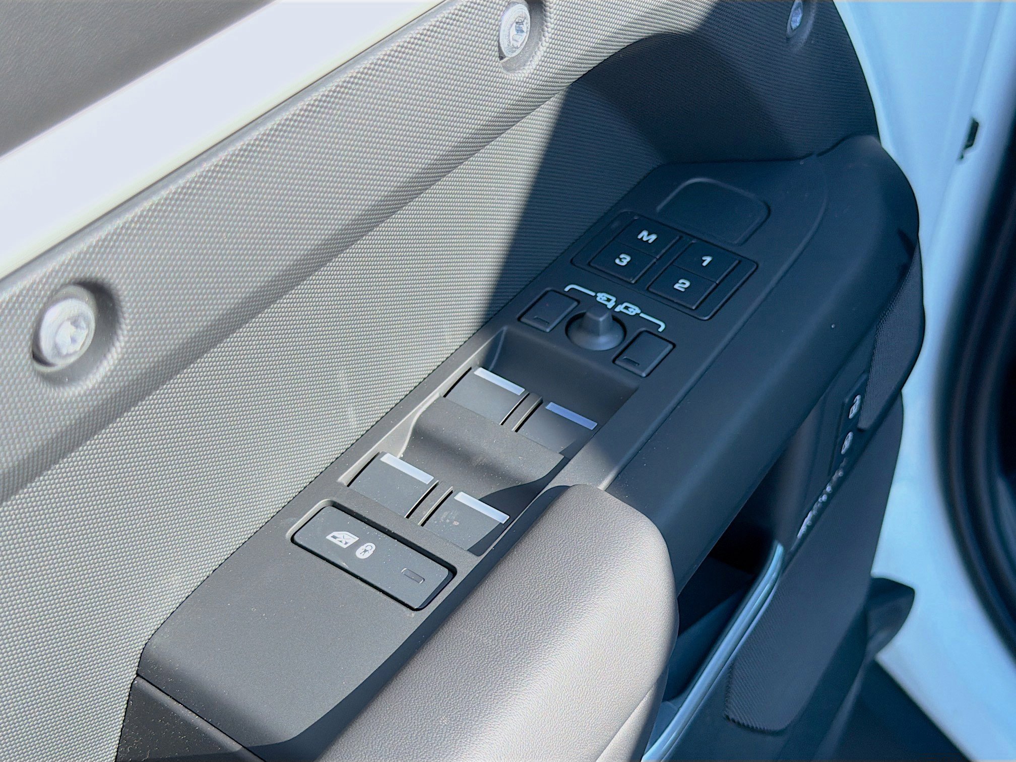 New 2026 Land Rover Defender 130 X-Dynamic SE image 24