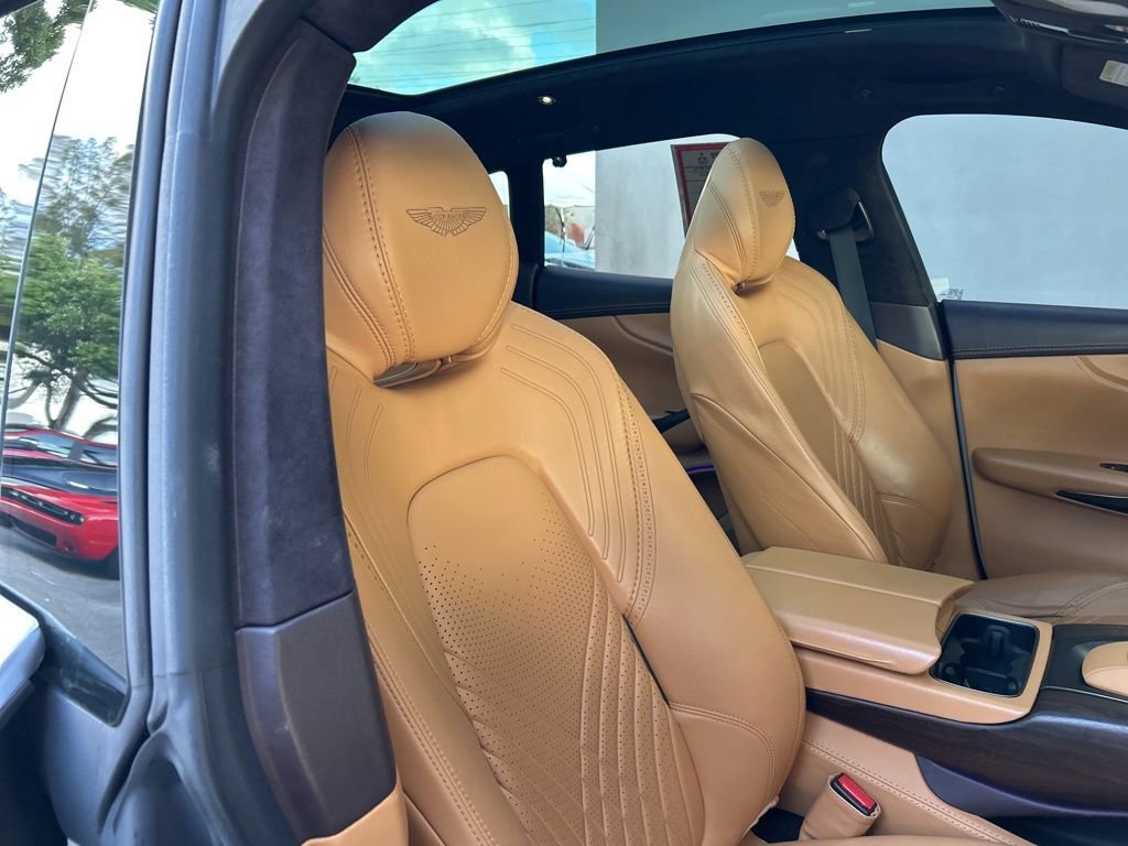 Used 2021 Aston Martin DBX image 27