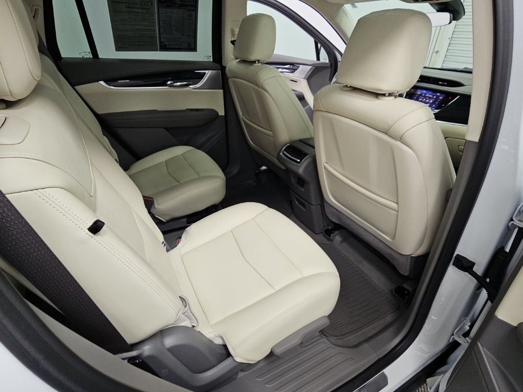 Used 2024 Cadillac XT6 Premium Luxury AWD/4WD image 41