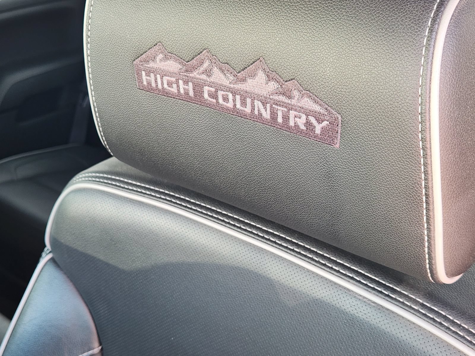 Used 2017 Chevrolet Silverado 1500 High Country AWD/4WD image 19