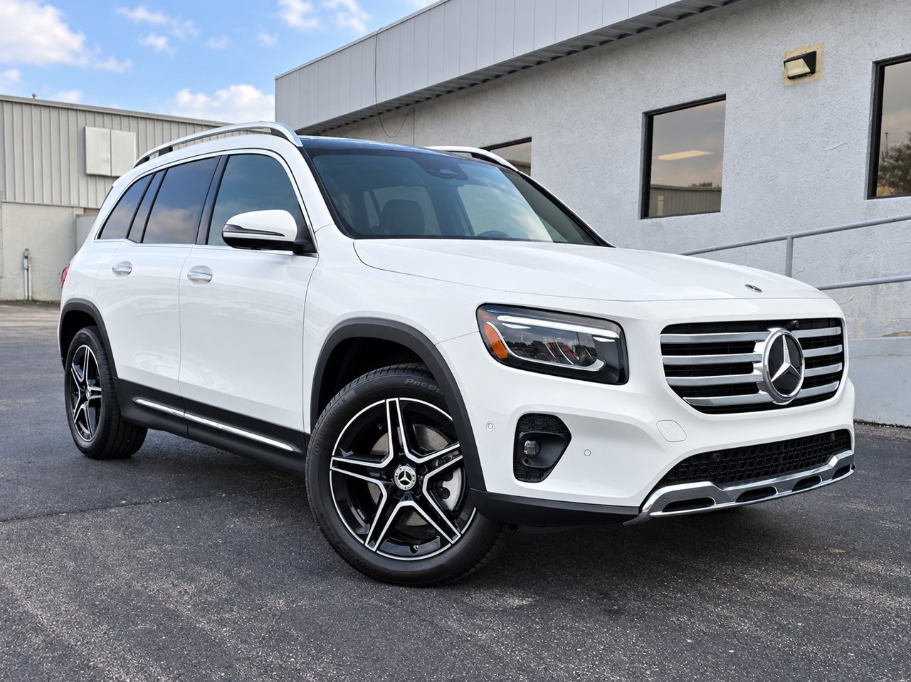 New 2026 Mercedes-Benz GLB 250 4MATIC image 1