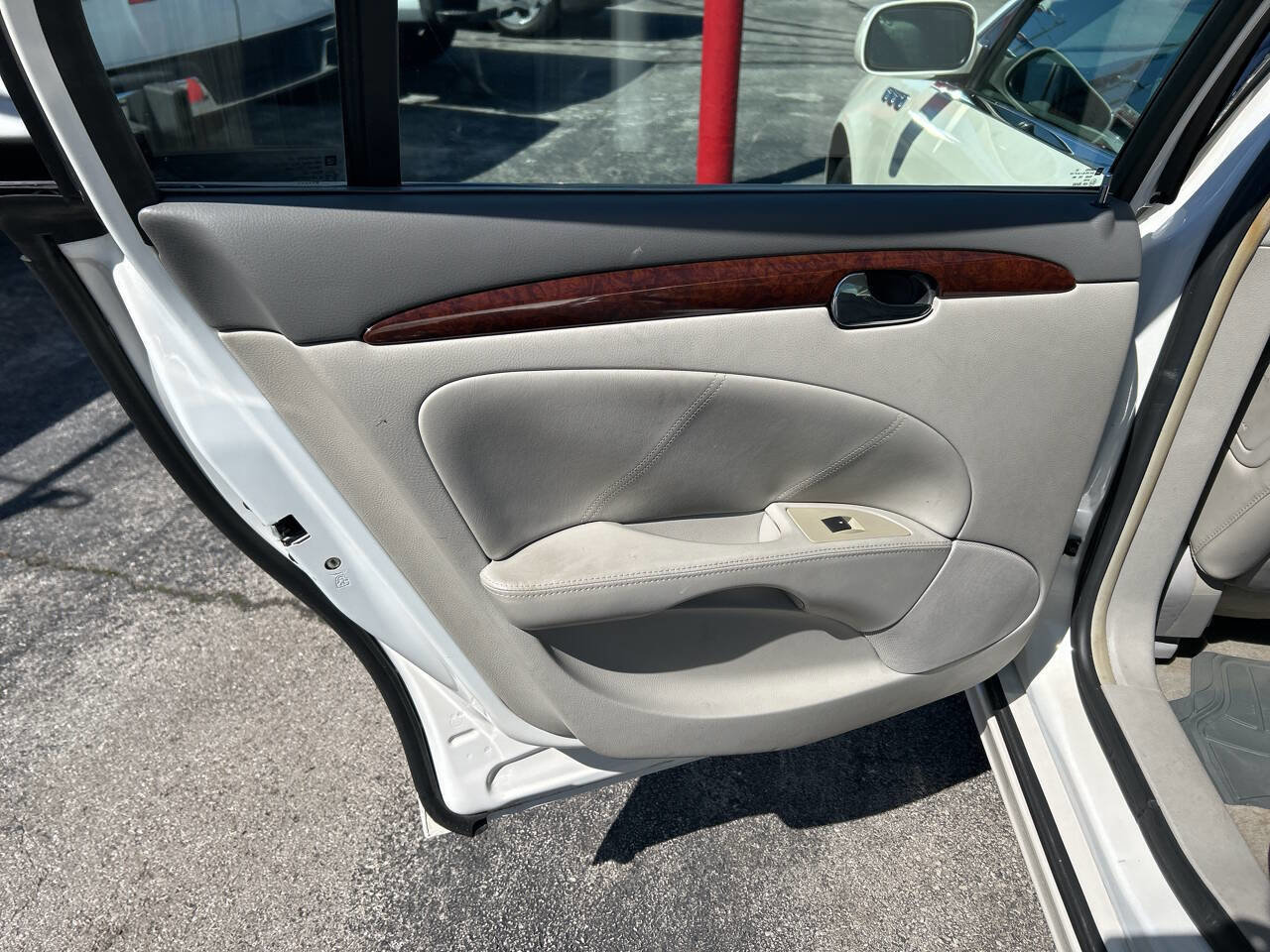 Used 2011 Buick Lucerne CXL image 14