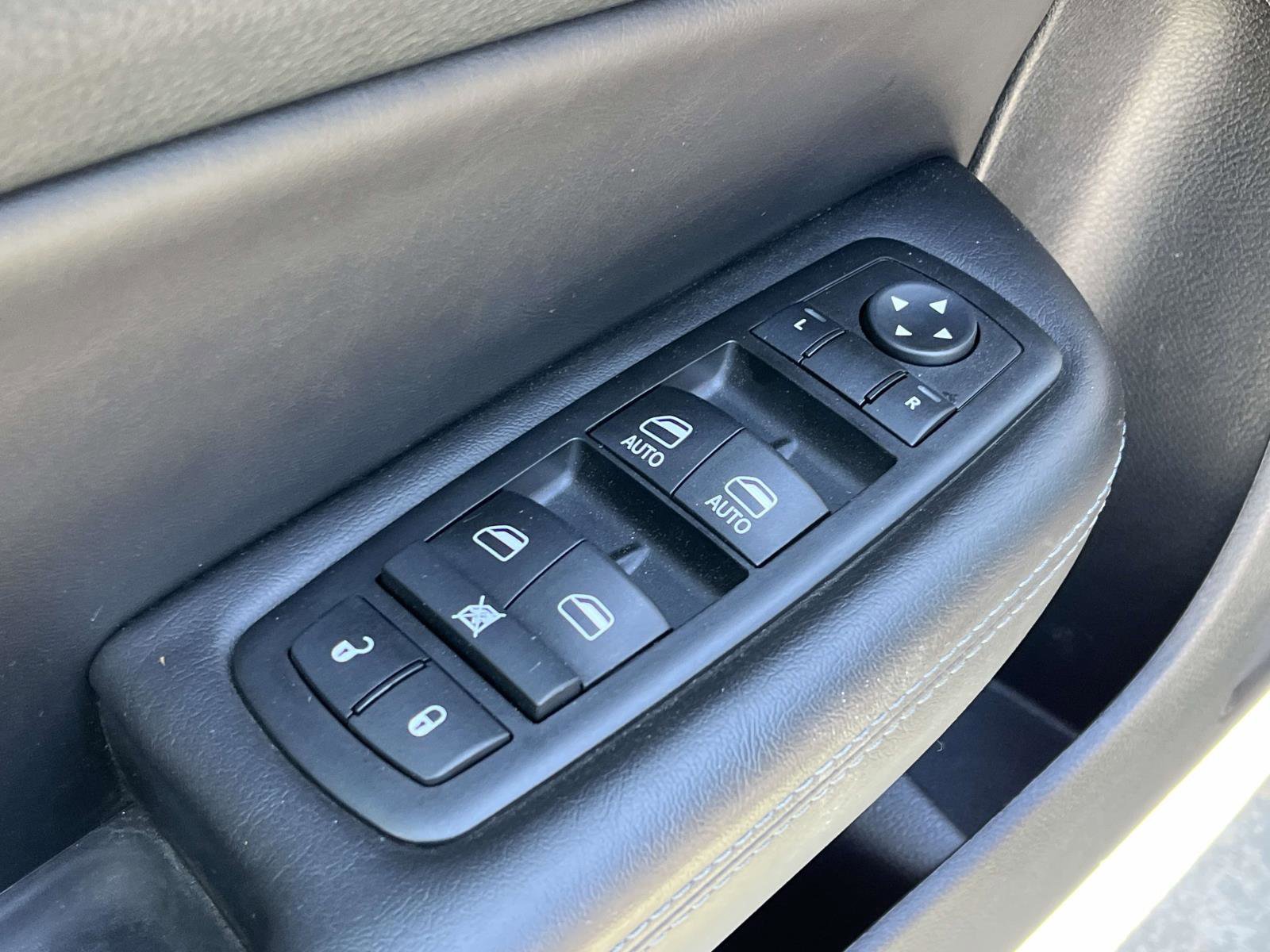 Used 2015 Chrysler 200 S w/ Navigation & Sound Group I image 14