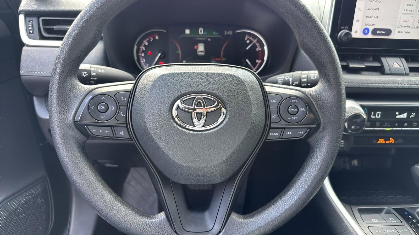 Used 2025 Toyota RAV4 XLE w/ Convenience Package FWD image 15