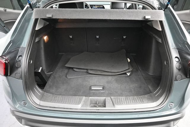 Used 2025 Chevrolet Trax LT FWD image 17