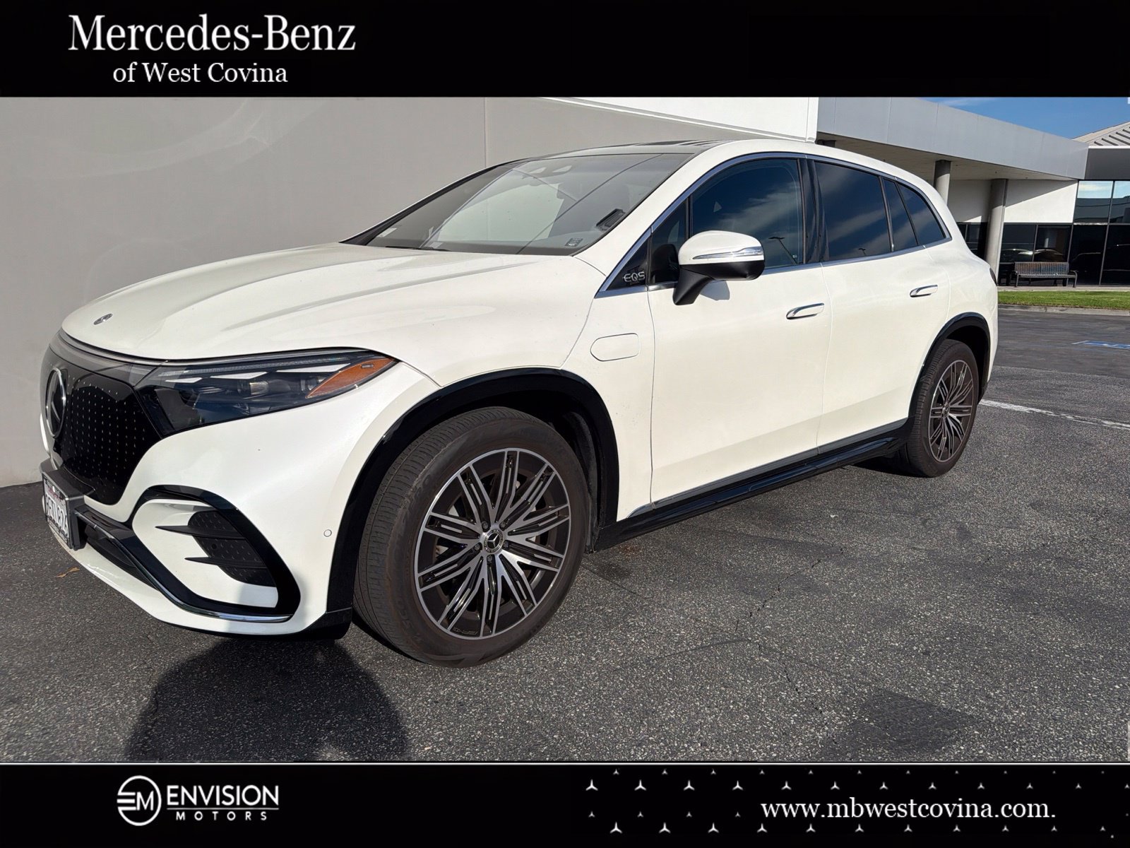 Used 2023 Mercedes-Benz EQS 580 4MATIC SUV image 1