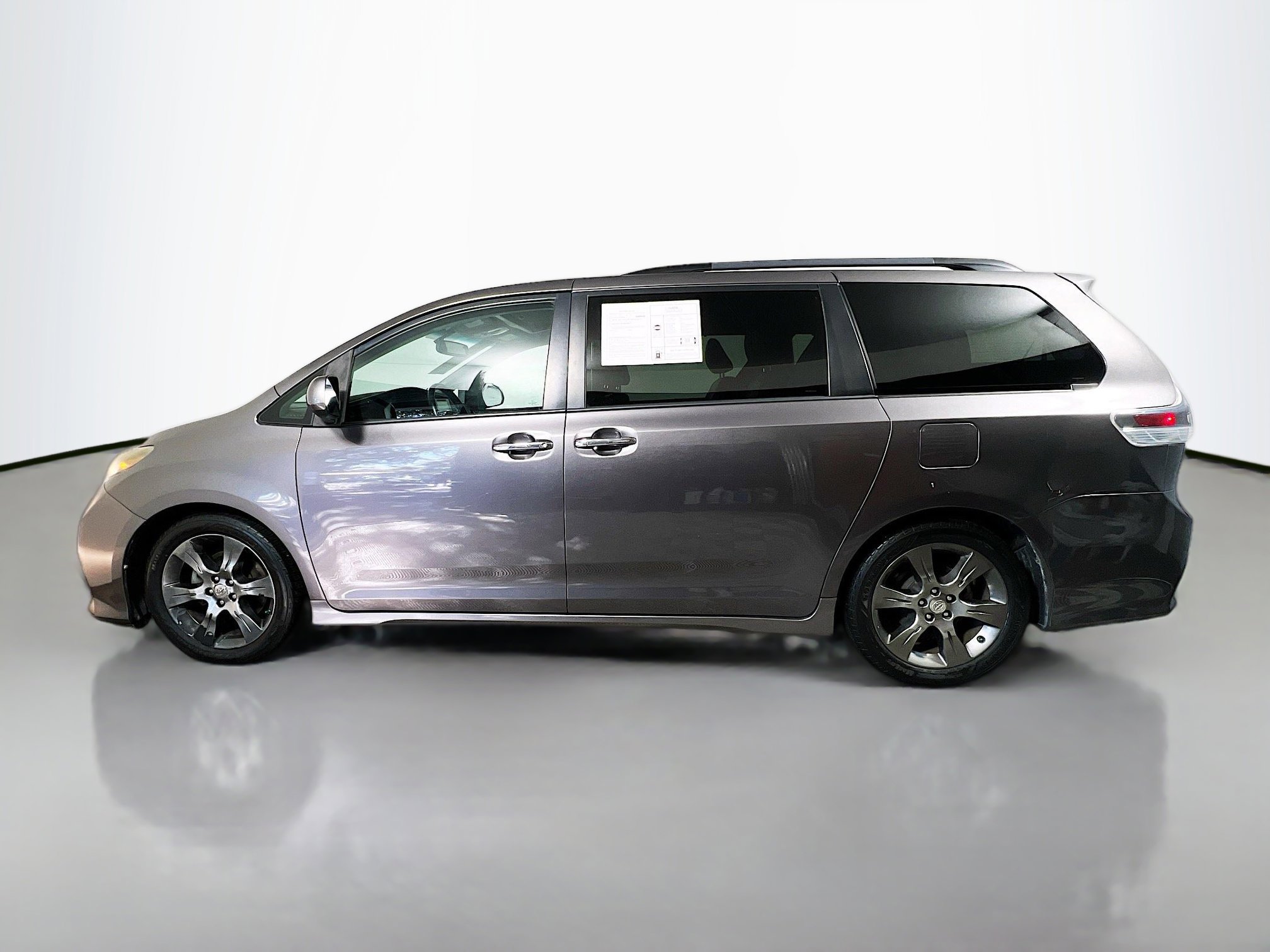 Used 2015 Toyota Sienna SE w/ SE Preferred Package image 9