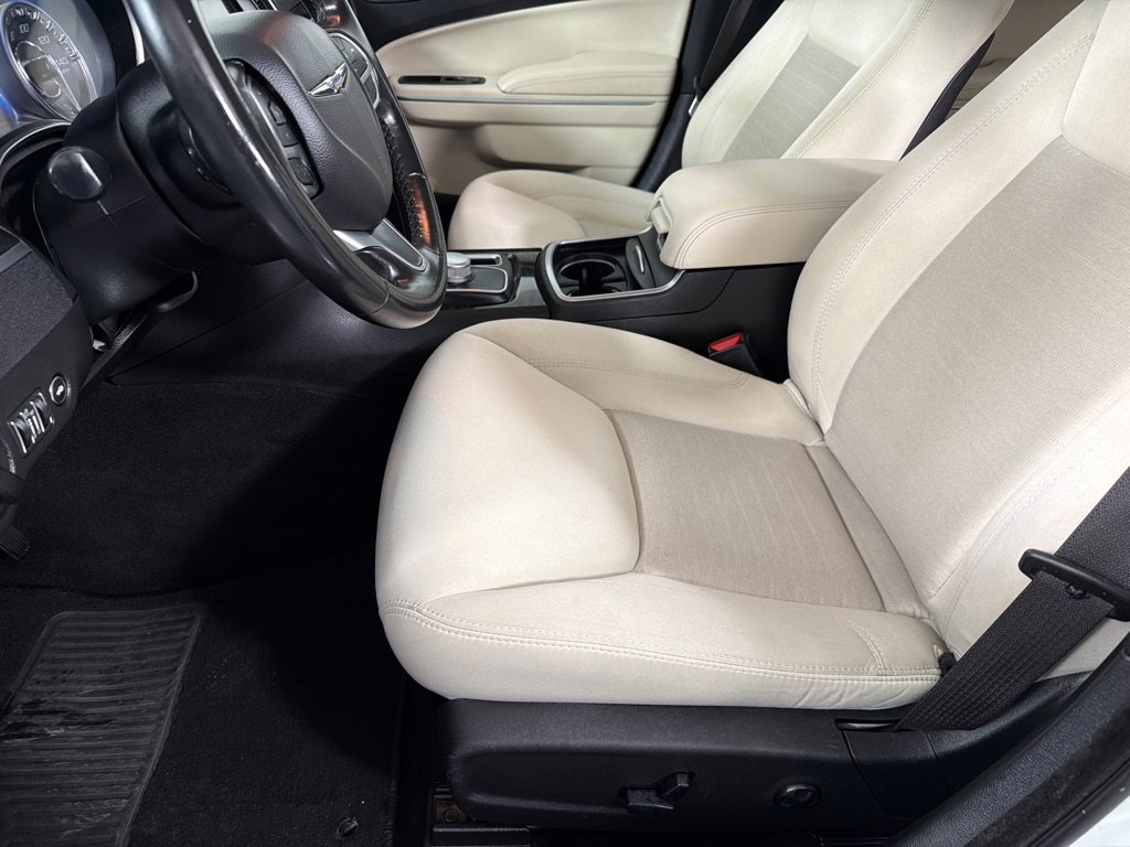 Used 2019 Chrysler 300 Touring w/ Sport Appearance Package RWD image 10