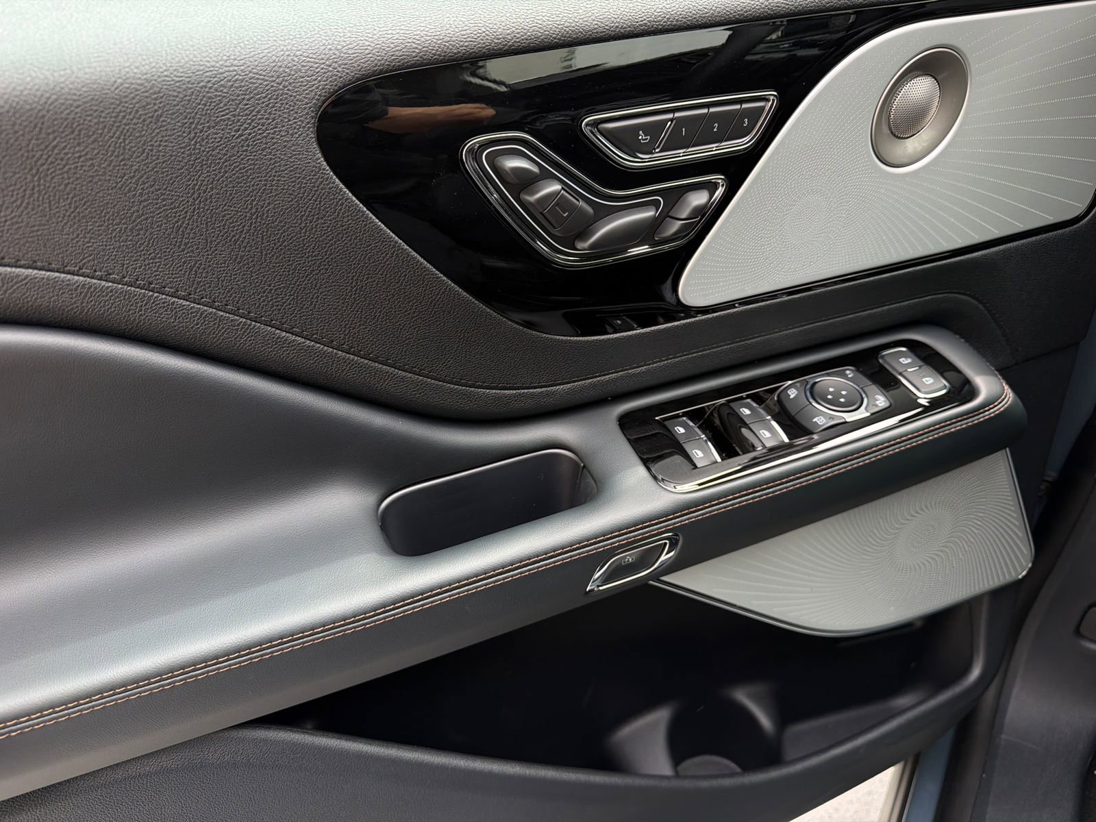 New 2026 Lincoln Aviator Reserve AWD/4WD image 36