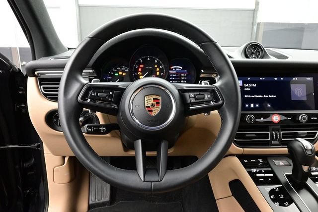 Certified 2025 Porsche Macan AWD/4WD image 8