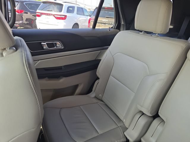 Used 2018 Ford Explorer XLT w/ Equipment Group 202A FWD image 12