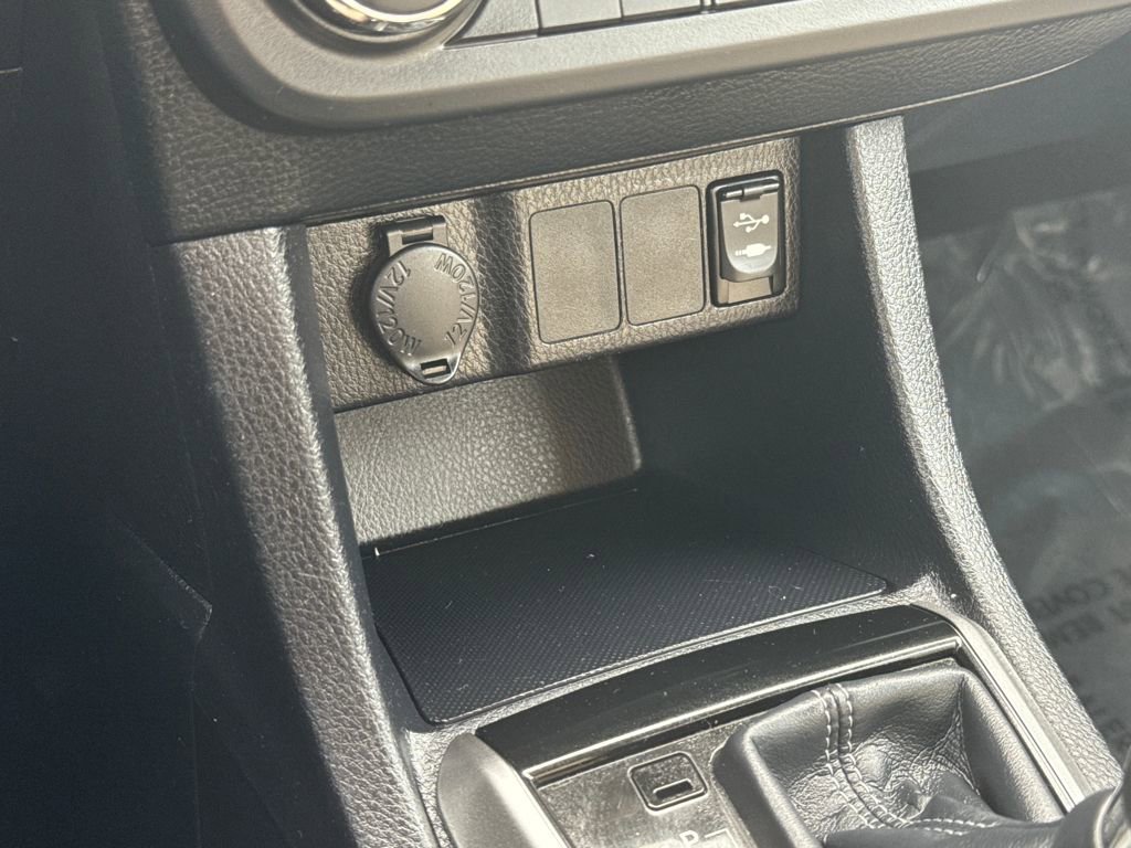 Used 2015 Toyota Corolla LE image 24