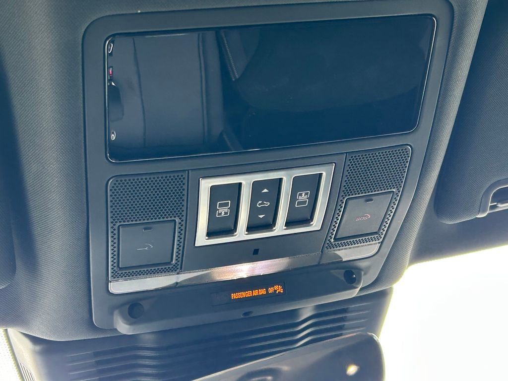 Used 2025 Land Rover Discovery S image 20