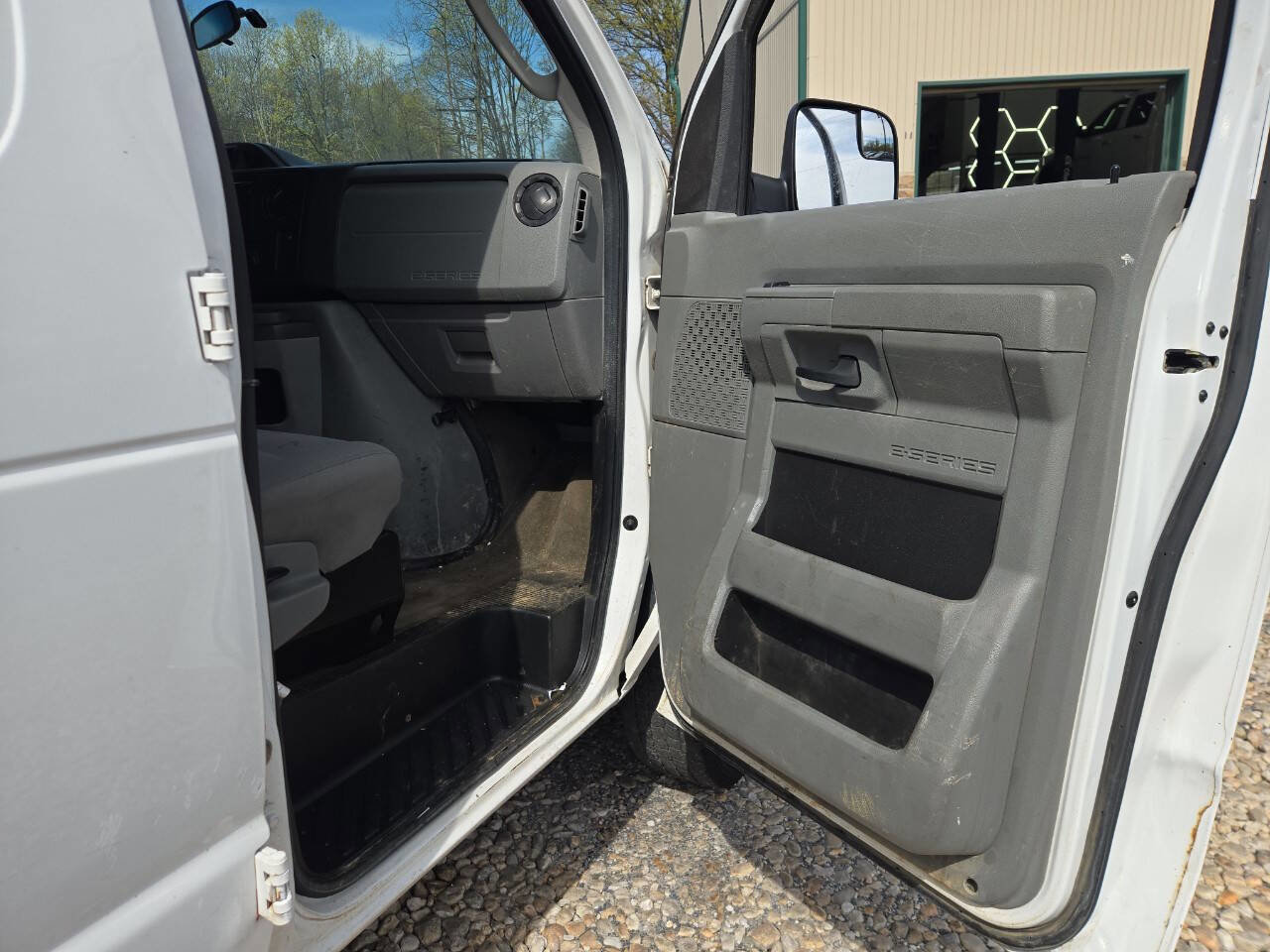 Used 2014 Ford E-350 and Econoline 350 Super Duty w/ Interior Upgrade Package RWD image 25