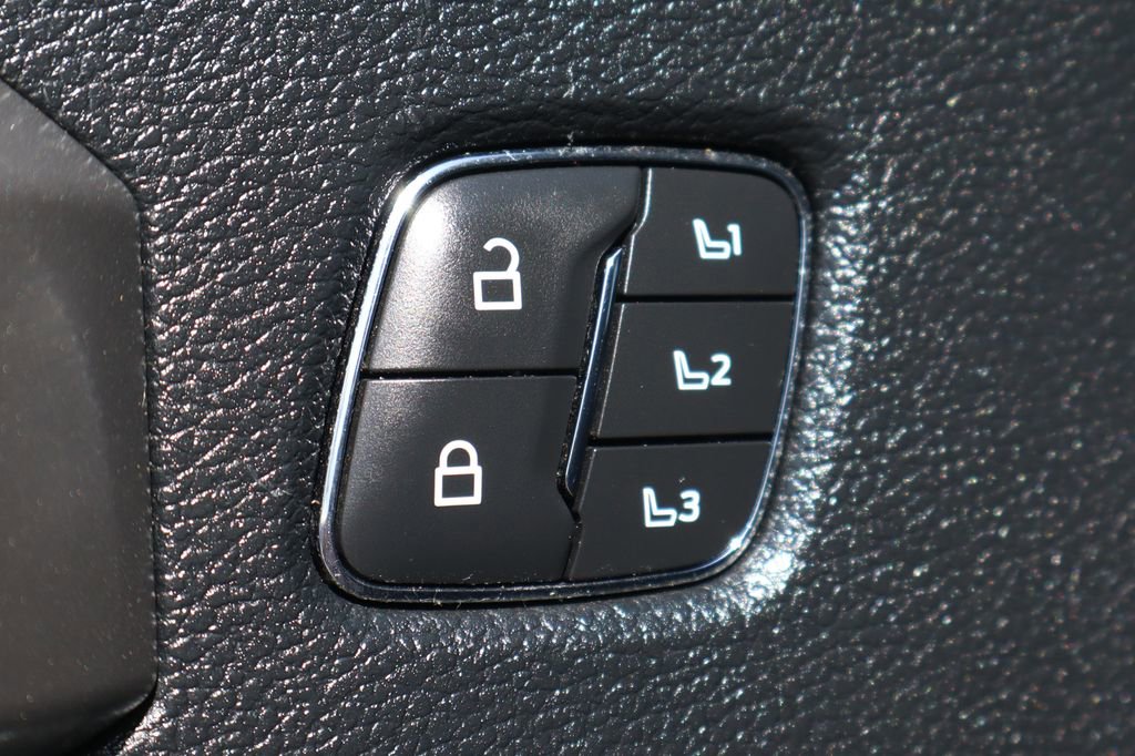 Used 2021 Ford F350 Lariat AWD/4WD image 18