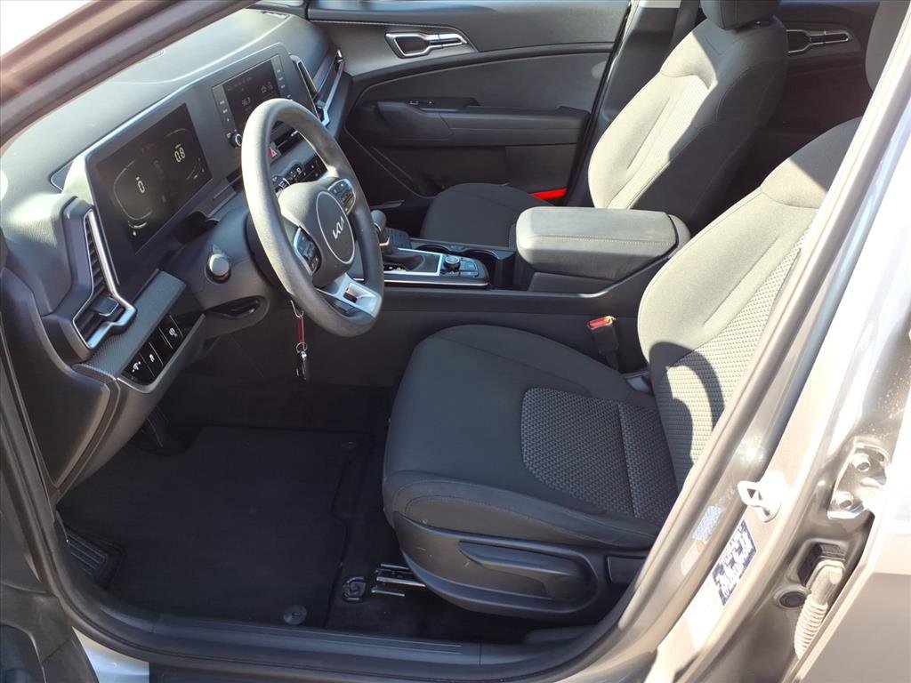 Used 2025 Kia Sportage LX image 11