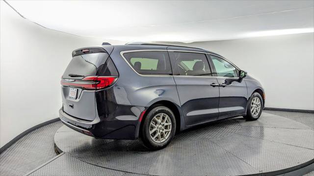 Used 2021 Chrysler Pacifica Touring-L image 8