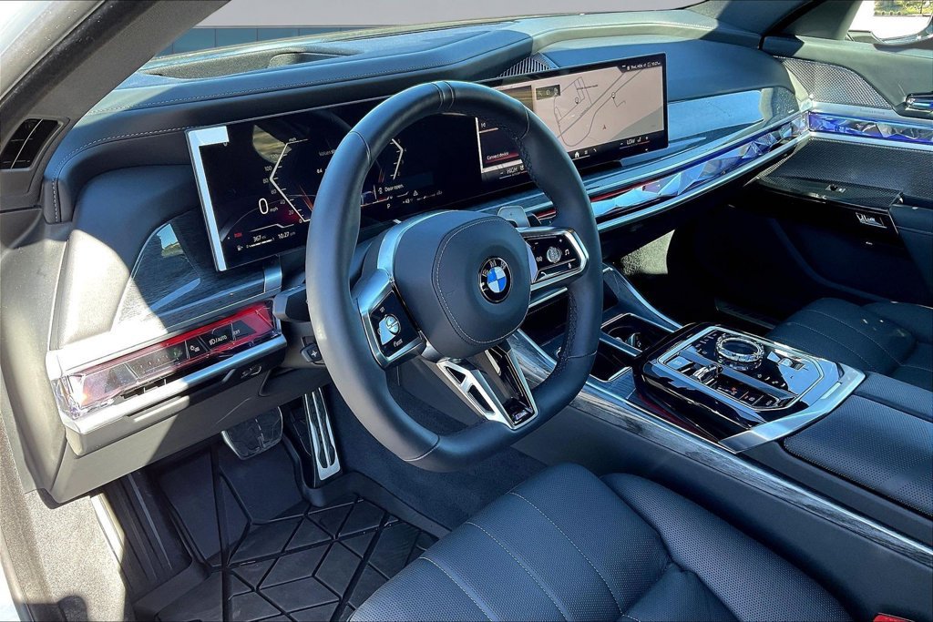 Used 2025 BMW 760i xDrive w/ Premium Package AWD/4WD image 17