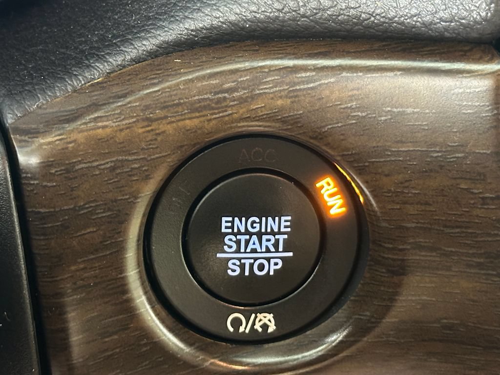 Used 2018 Jeep Grand Cherokee Laredo AWD/4WD image 35