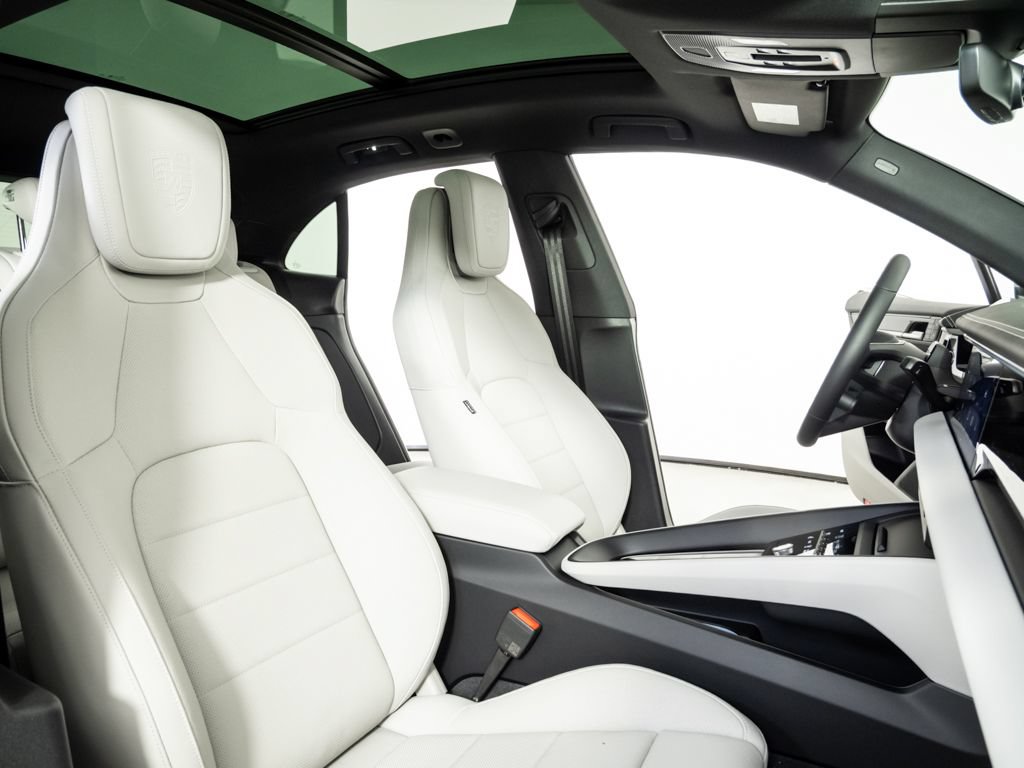 New 2026 Porsche Macan 4 Electric AWD/4WD image 24