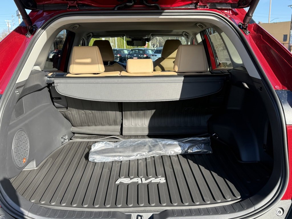 Used 2025 Toyota RAV4 XLE Premium image 8