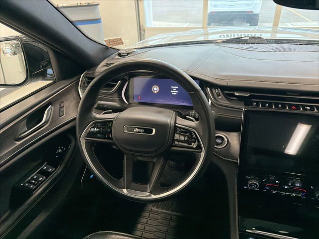 Used 2022 Jeep Grand Cherokee Overland AWD/4WD image 36