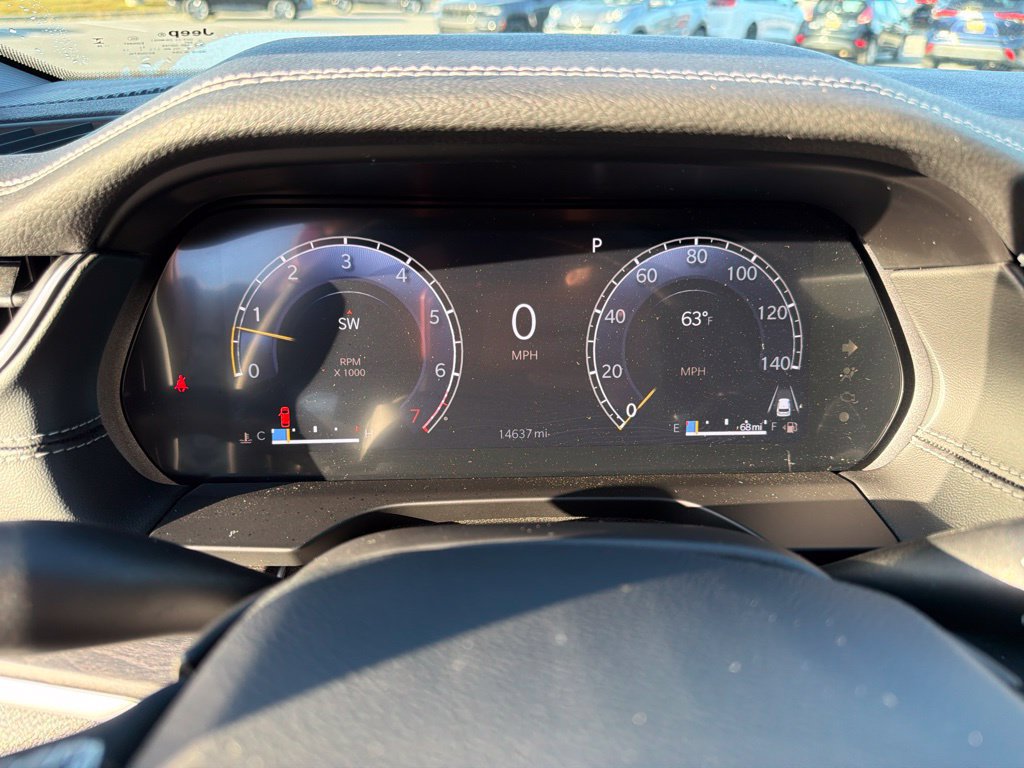 Used 2025 Jeep Grand Cherokee Limited AWD/4WD image 22