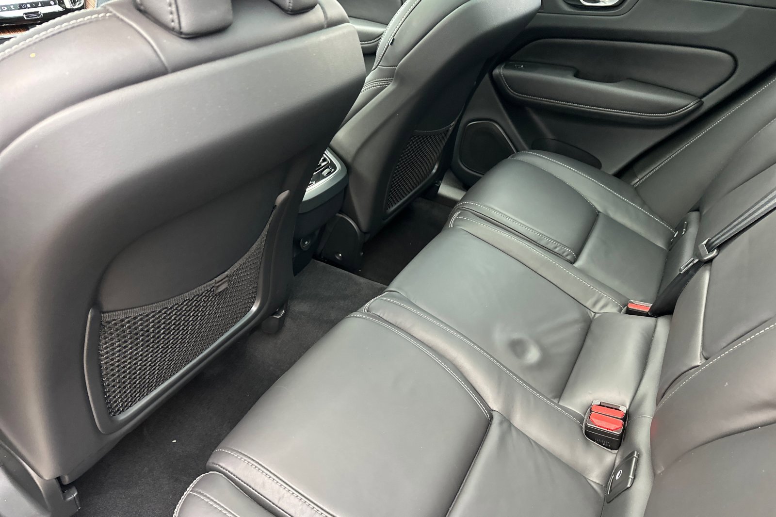 Certified 2024 Volvo XC60 B5 Ultimate w/ Protection Package Premier image 5